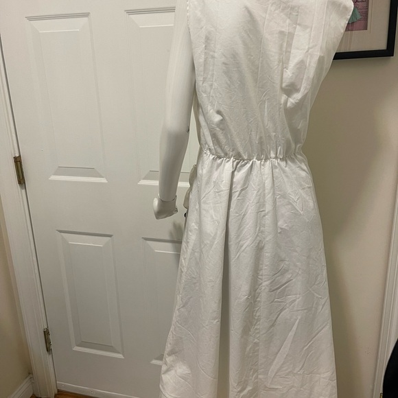 DONCASTER beautiful white cozy and chic dress with front packets very unique - Picture 4 of 13